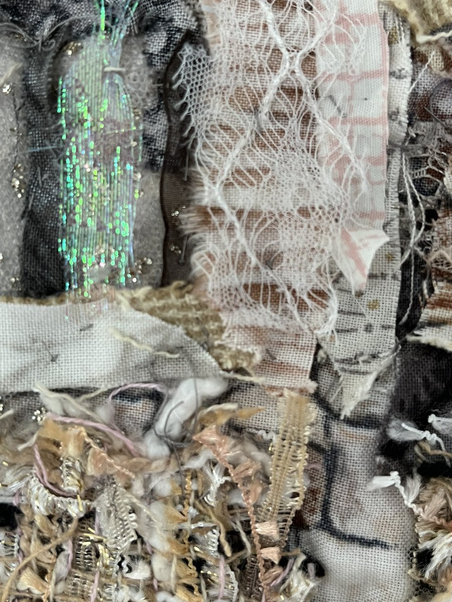 art_in_textiles's tweet photo. After visiting the stunning renovated #12thC @haycastle I have been inspired to start stitching an impression of the #Norman #tower. #HayonWye #workinprogress #textiles #textileart #scraps #history #architecture #brickwork #Wales @VisitHfds @visitwales #medieval #handstitched https://t.co/uXwYuTwVB9