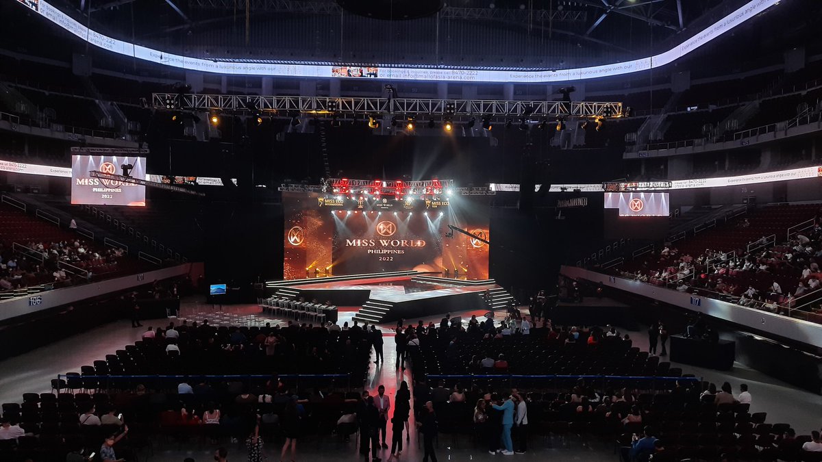 LOOK: The stage for tonight's #MWPH2022 coronation ceremonies features a huge 'W' on the floor. #MissWorldPhilippines #ExceptionallyEmpoweredFilipina .@inquirerdotnet