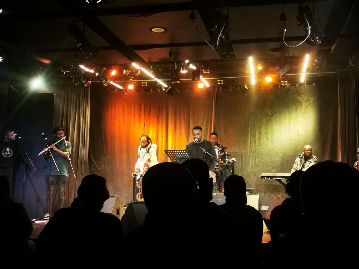 Massive night out to catch the brother <a href="/Makhafula_/">Makhafula Vilakazi</a> doing his thing izolo

Also, mad I'm not finding that Matanasa piece anywhere online

😭😭😭