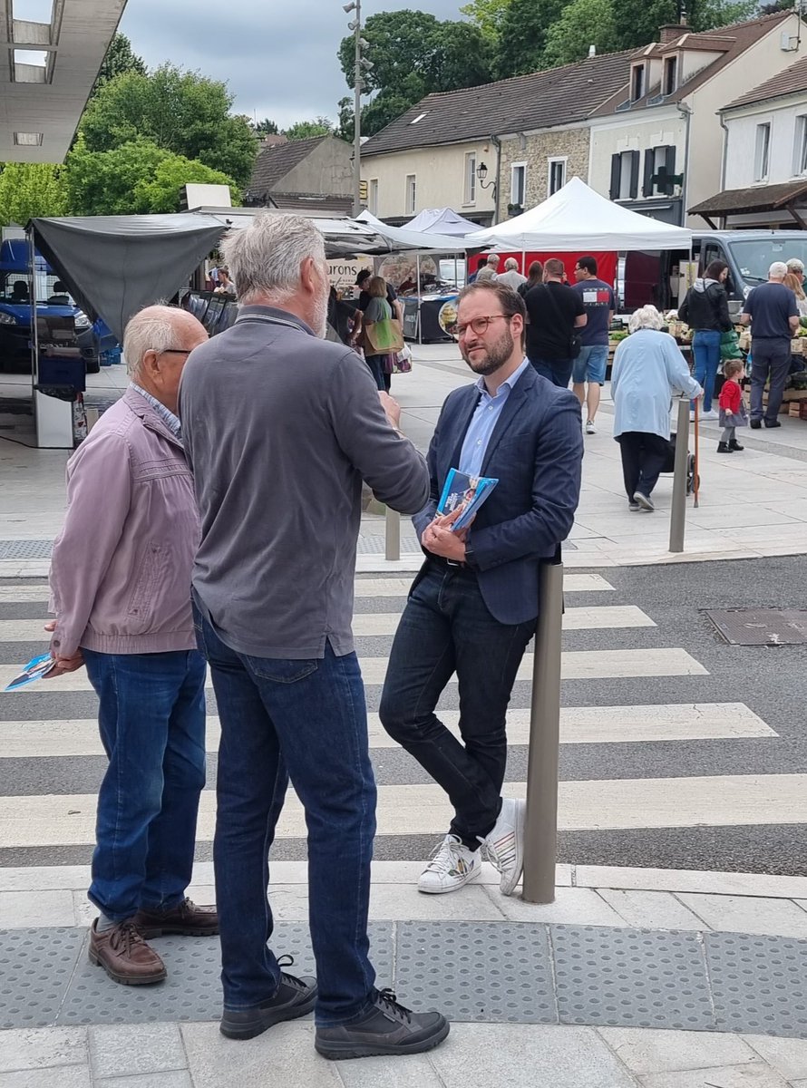 victorienlachas's tweet photo. #AvecVous ce matin au marché d’Osny

Sécurité, pouvoir d’achat, écologie, entrepreneuriat… 

Il faut entendre ces préoccupations et travailler ensemble pour leur trouver des issues !

#legislatives2022 https://t.co/el5VAQHvFX