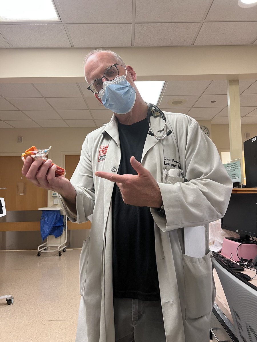 JennLeeMD's tweet photo. The end of an era. The last breaking of bread (crackers) and some toxic  beverages with the one and only Dr. Bryant 😭 @toxiholic https://t.co/lntqQti7s3