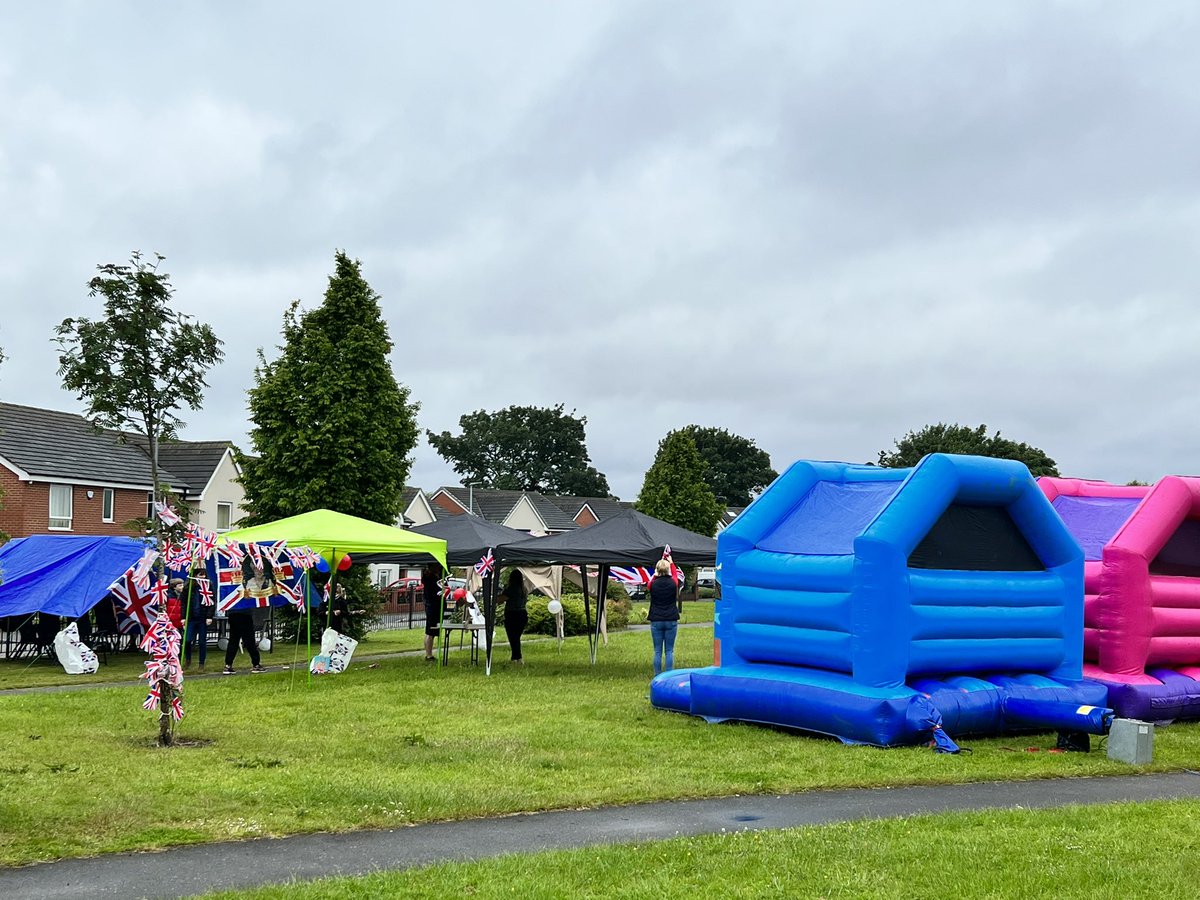 PaulJBtW's tweet photo. Our jubilee party is coming together …. The rain has stopped and the drive is out @FD_DSM1 @BeatInception @biddulph_jenna @stuartbanbery @mattybytheway https://t.co/J7NffG5Pnt