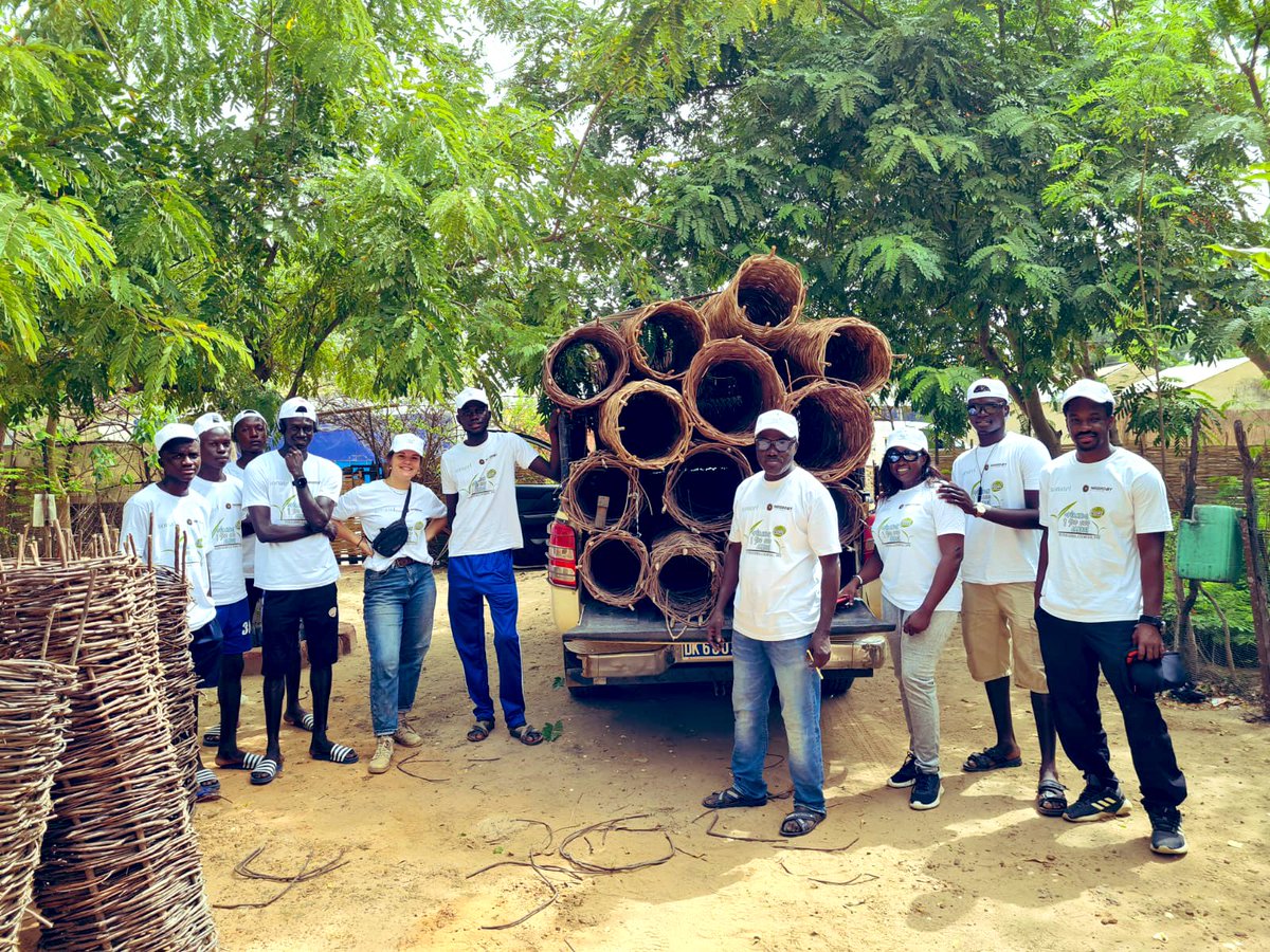 #JourneeDelEnvironnement 
Protections chargées, nous <a href="/GroupeSonatel/">Groupe Sonatel</a> <a href="/OrangeRSE/">Orange RSE</a> sommes prêts à reboiser🌱.

#Nebeday #Reboisement #Earth #SenegalVert #RSE <a href="/SAVE_DAKAR/">SAVE DAKAR🇸🇳®️</a>