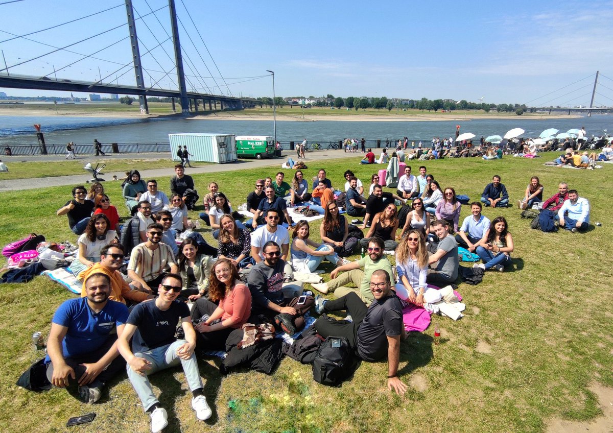 HaberReport's tweet image. Yakın zamanda Almanya’ya giden Türk Hekimleri Düsseldorf’ta buluştu ve “Giderlerse gittik” mesajı ile bu kareyi paylaştı.