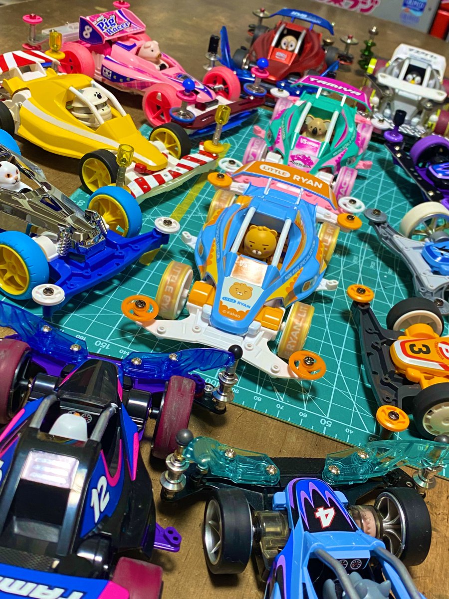 m4downtown's tweet photo. リトルライアン
とりあえず1台素組ー👍
仲間達が物珍しそうに
集まってきた👀✨
#mini4wd #ミニ四駆
#littleryan #リトルライアン
#動物四駆 https://t.co/eKev3m3SiJ