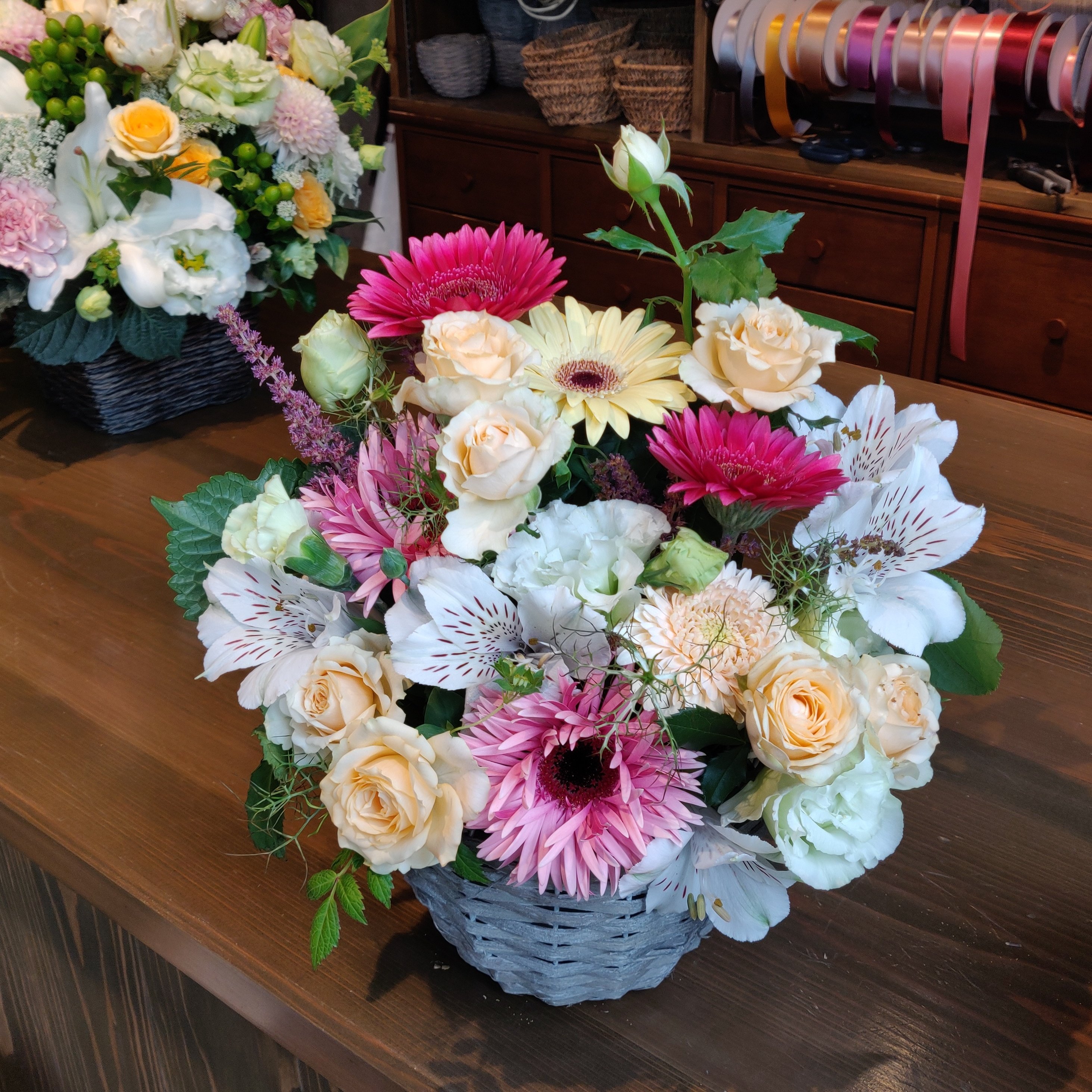Forest De Florist Flowers Photography Life Gerbera ガーベラ 開店祝いのアレンジメントです お店の名前がgerberaだそうです キリトリセカイ ピンク Tlを花でいっぱいにしよう 自然 福岡県 宗像市 花束 配達 花屋 T Co Lf1scxcemx