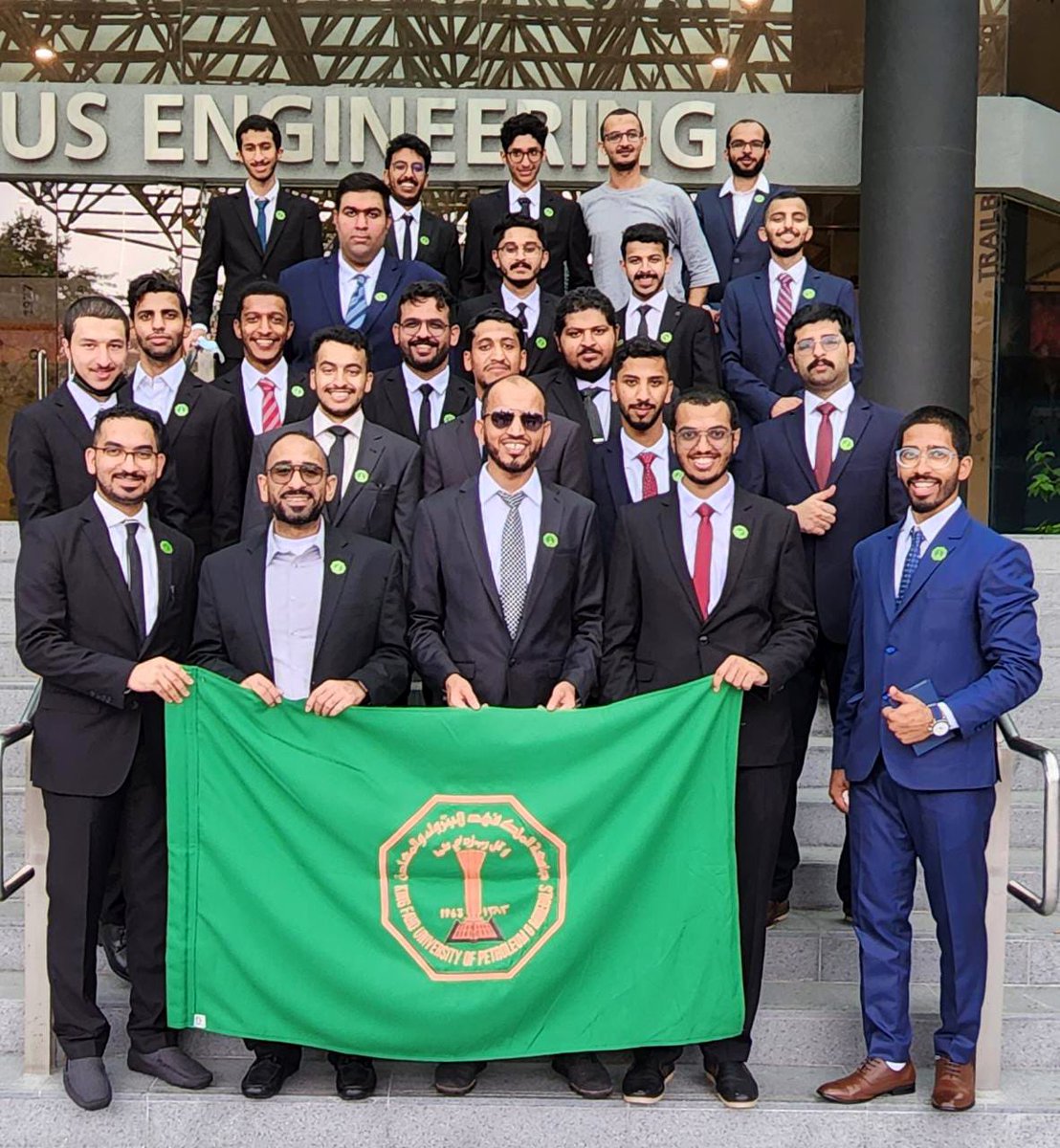 KFUPM's tweet photo. ضمن برنامج الزيارات الطلابية الدولية، زار طلاب وأساتذة من #جامعة_الملك_فهد_للبترول_والمعادن جامعة سنغافورة الوطنية والتقوا - خلال الزيارة - مكتشف مادة الجرافين الحاصل على جائزة نوبل في الفيزياء العالم Konstantin Novoselov

#KFUPM https://t.co/gjQ2kAwaBY