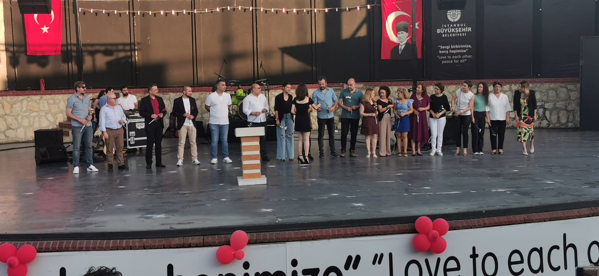 AvcAnadolu's tweet photo. 12.sınıf ögrencilerimizin Kep Atma Töreninde velilerimiz, öğretmenlerimiz ve oğeencilerimizle biraradaydık @CevatDervisoglu @Avcilarilcemem https://t.co/q00ME7YUrv