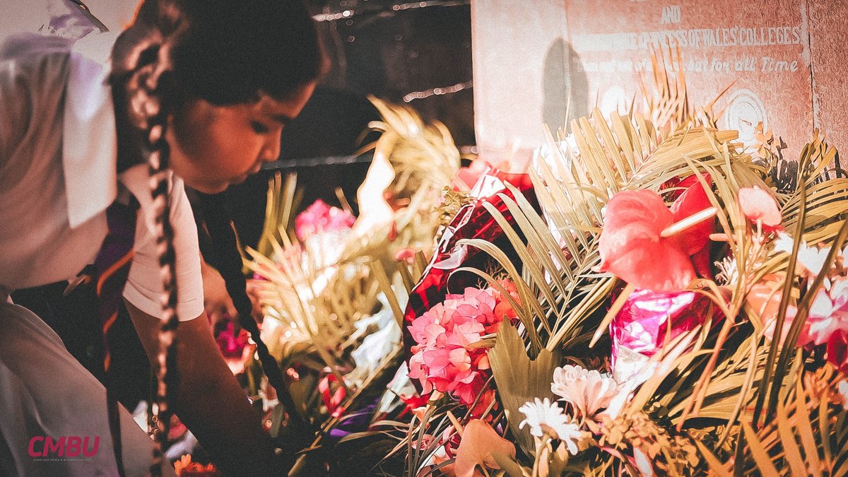 CMBULive's tweet photo. A present-day picture of conveying gratitude towards the land of Cambrians with a bunch of flowers.
#CambrianMemories #CMBU https://t.co/79LLZzpJ02