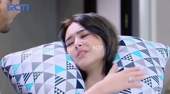 LangitAjaahhh19's tweet photo. Empuk bgt ini mas... Aku peluk peluk,kaya peluk sayang.. 😍
#IkatanCinta #MerinduAldebaran #MerinduAladin https://t.co/srin9EP6f9