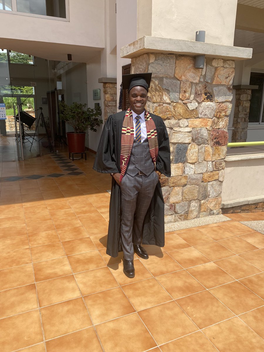 Anold94975974's tweet photo. AU’22 #AshesiGrad 🙏 https://t.co/PVHz6Hg1UK