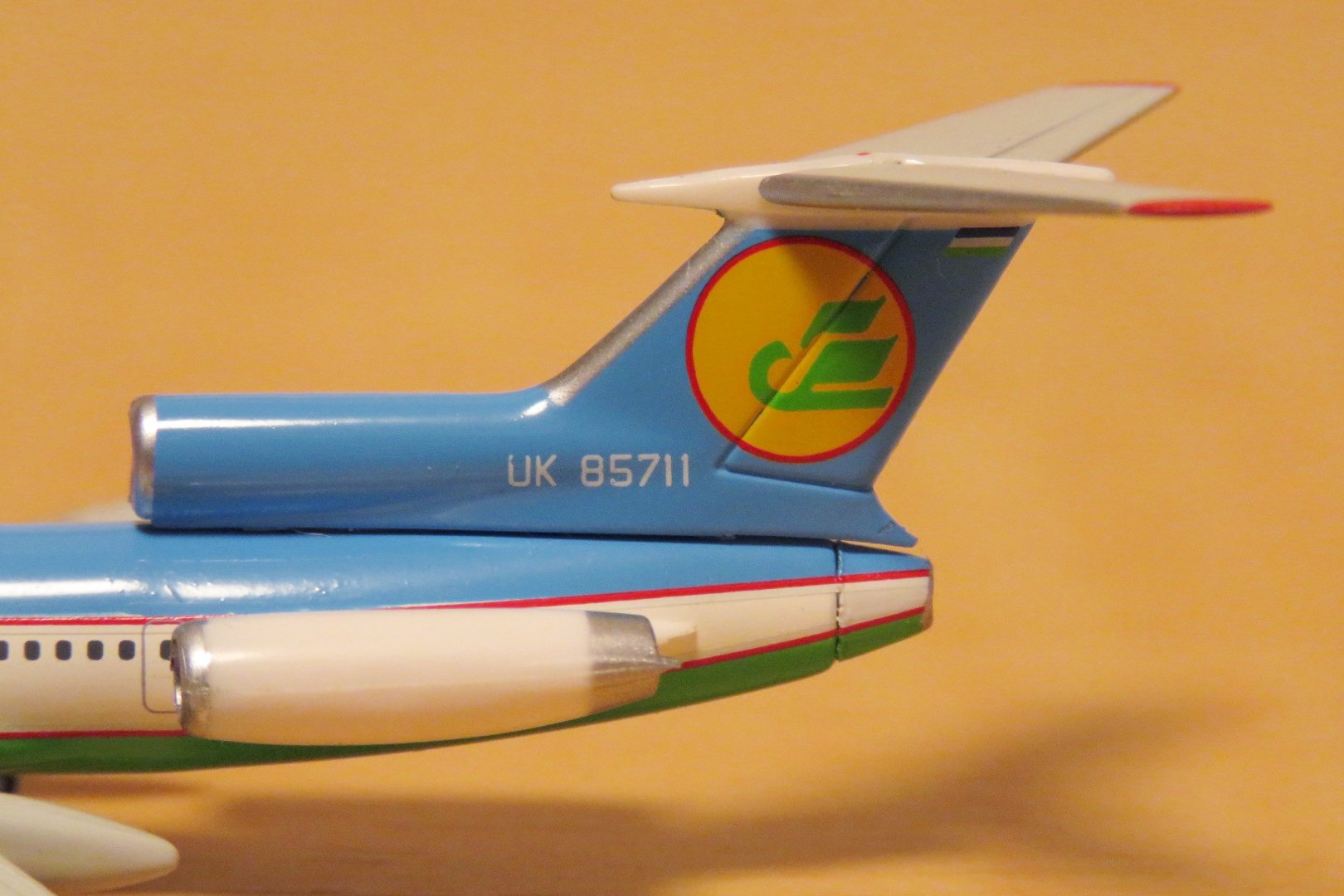 ウズベキスタン航空 UZBEKISTAN ツポレフ Tu-154M 1/200 Uzbekistan Airways Tupolev Tu-154 UK-85764 Phoenix