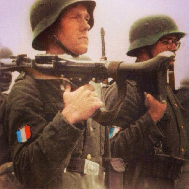 AccAxis's tweet photo. French volunteers of the SS. These men typically fought for the Waffen Grenadier Brigade of the SS Charlemagne of the Waffen-SS to fight on the Eastern Front. A large majority of these men were defending Berlin during the final days of the war. https://t.co/mOba0LImCj
