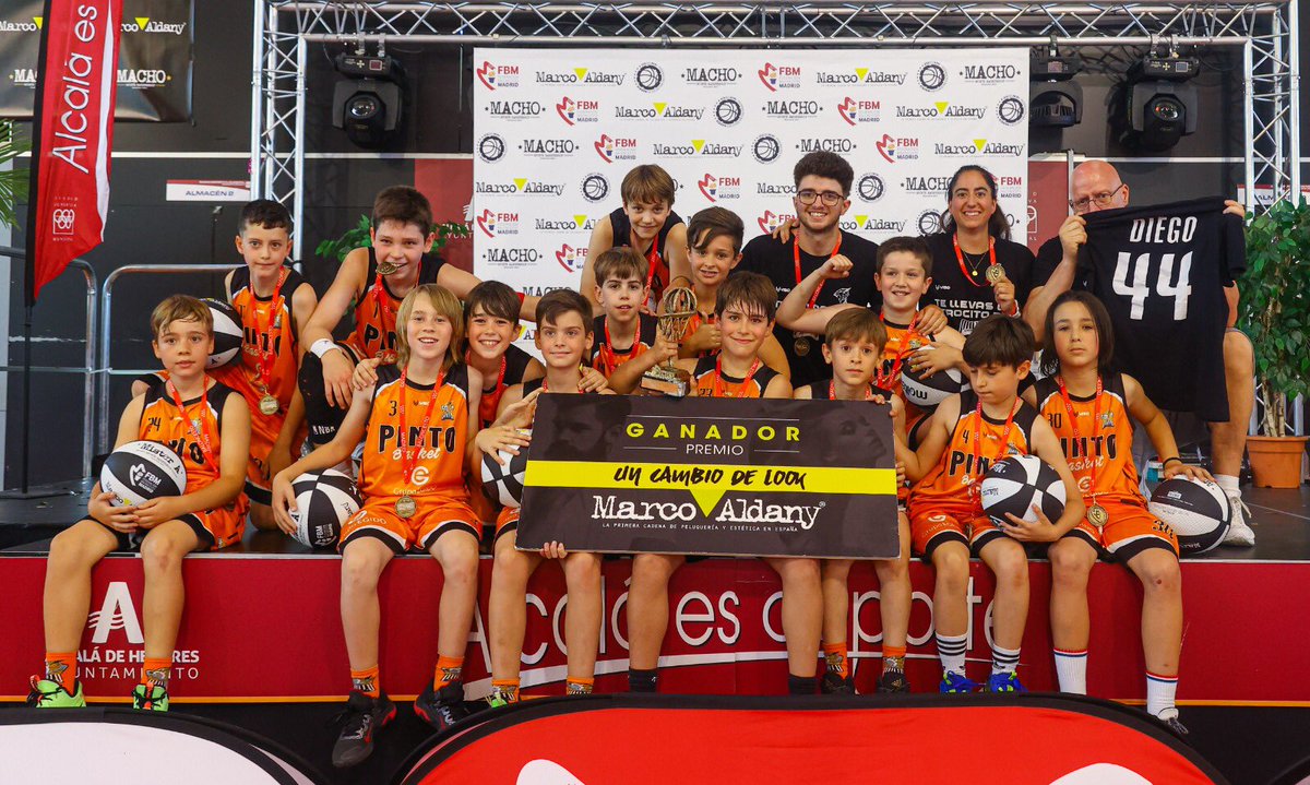 FBMadrid's tweet photo. ¡4️⃣ fotos que son sinónimo de FELICIDAD! 

🥇 @PintoBasket
🥈 @cbalcobendas 
🥉 @UrosDeRivas 
4️⃣ @AlcorconBasket 

¡ENORMES todos! 👏🏻 https://t.co/9BDwgORkNO