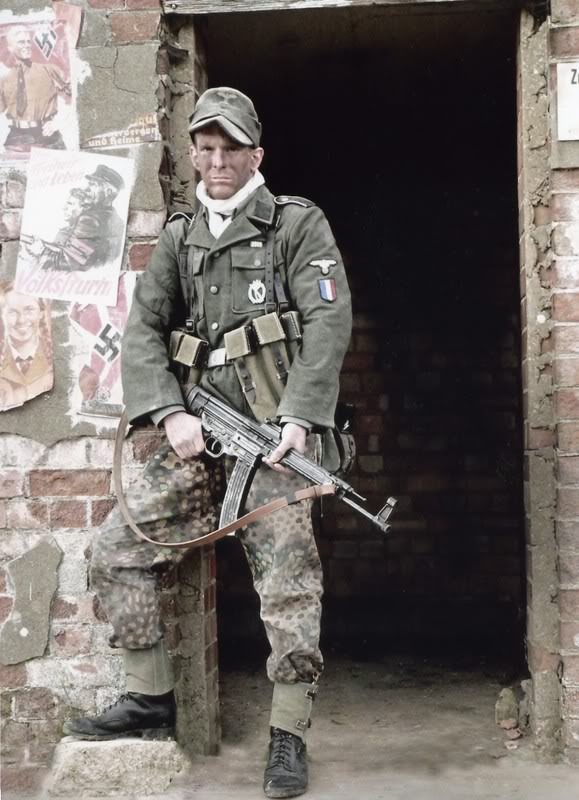 AccAxis's tweet photo. French volunteers of the SS. These men typically fought for the Waffen Grenadier Brigade of the SS Charlemagne of the Waffen-SS to fight on the Eastern Front. A large majority of these men were defending Berlin during the final days of the war. https://t.co/mOba0LImCj
