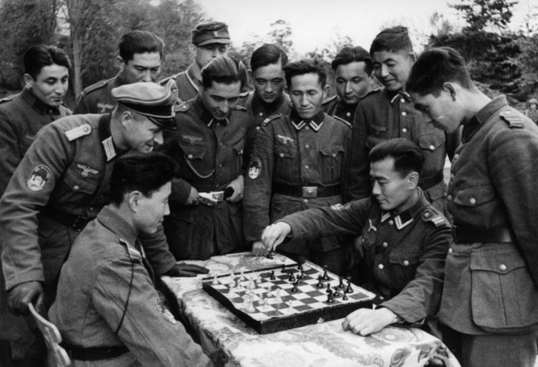 AccAxis's tweet photo. Turkestan Legion. This was a volunteer formation in the Heer comprised primarily of Turkic peoples from the Soviet Union. After the war, those who were captured were extradited to the USSR and were executed as collaborators. https://t.co/vubJaRHCjL