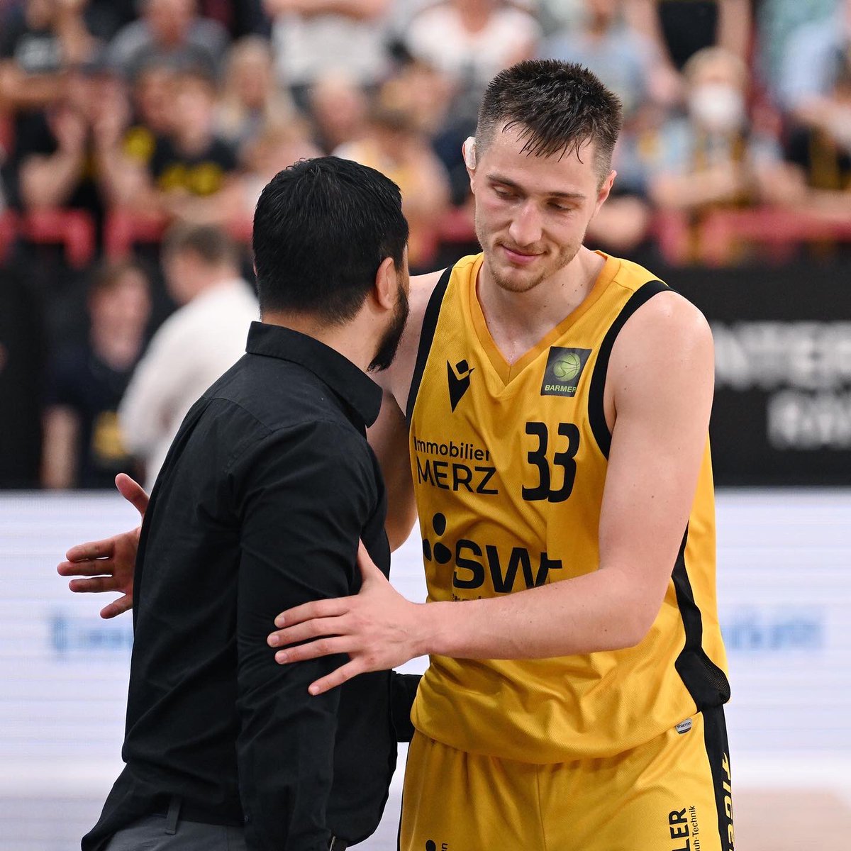 Danke und alles Gute Ryan Mikesell! Es hatte sich abgezeichnet, nun ist es Realität. @mikesell33 wechselt in die erste französische Liga zu @ESSMbasket Thank you for all your effort on and off the court! - - - #jung #hungrig #leidenschaftlich #stopwar 🐯🖤💛