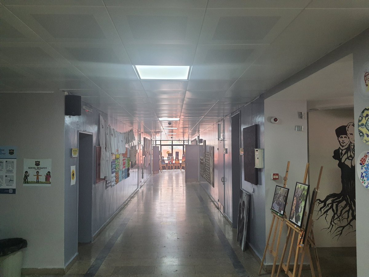 AvcAnadolu's tweet photo. Okulumuz görsel sanatlar kulübünün yılsonu sergisinin açılışı İlçe Müdürümüz Cevat Dervişoğlu tarafından yapıldı @CevatDervisoglu @Avcilarilcemem https://t.co/PYLFV4q5Ap