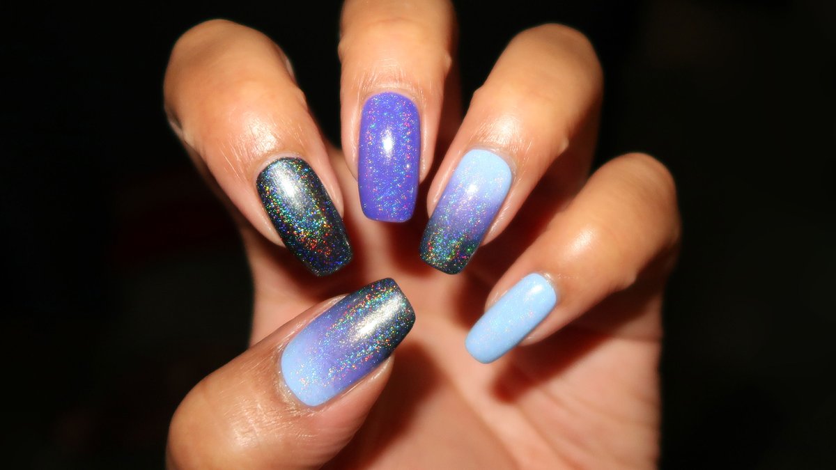 New tutorial is up! This gradient uses 3 colors from the <a href="/holotaco/">Holo Taco 💿🌮</a> x Julien Collection, topped with Linear Holo Taco!

Oh BTW <a href="/nailogical/">Cristine with no ‘H’ 💿</a> Cristine I'm going to need some more of this amazing metallic chrome finish ASAP 🙏🥺

Check it out here: youtu.be/rkofaeYLPto #PR