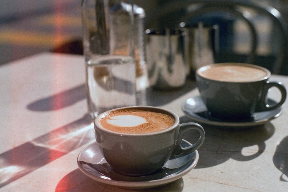 ماذا لو دعوتك لفنجان قهوة . . هل ستلبي دعوتي "؟!