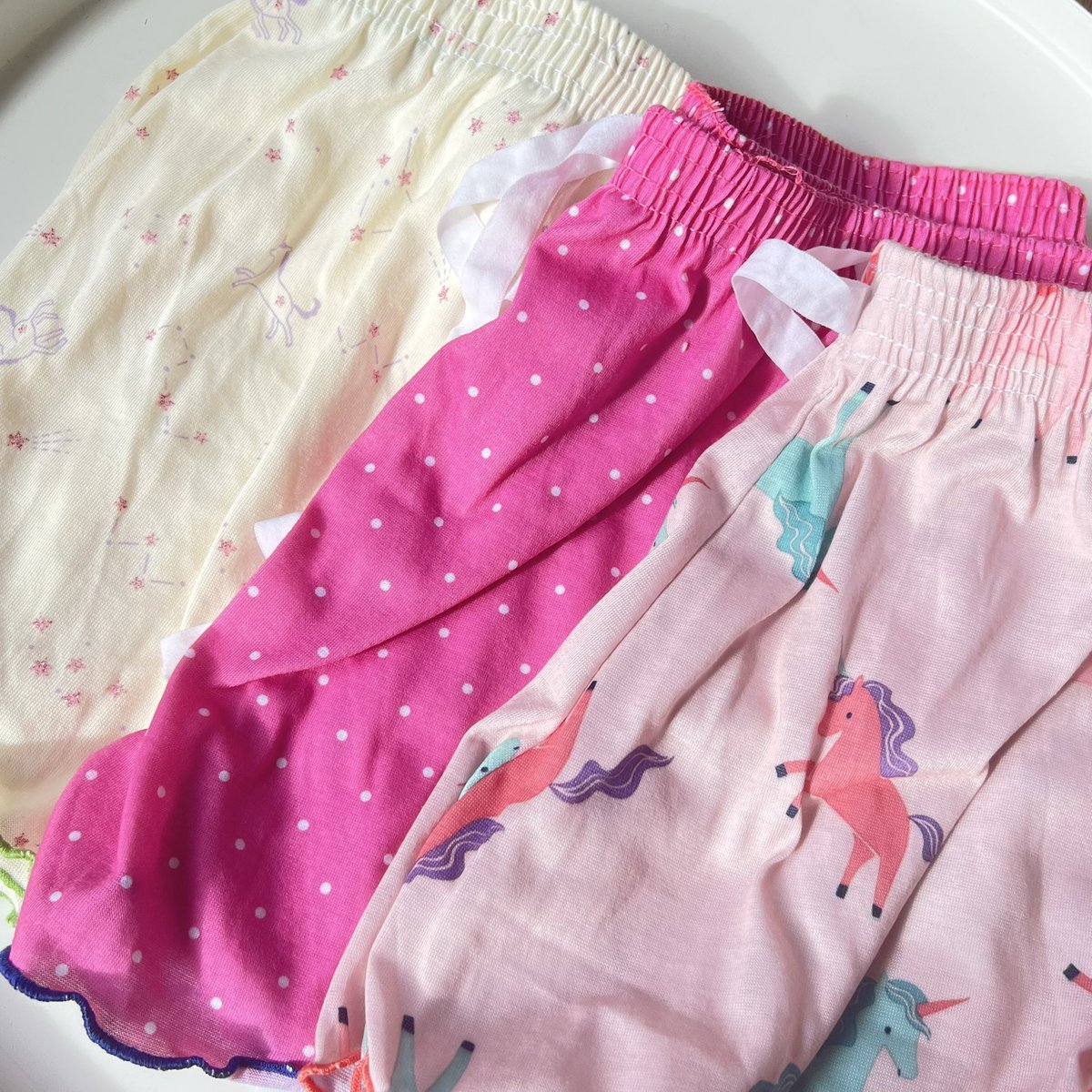 chams_girl's tweet photo. ตอนนี้ชอบใส่กางเกงอยู่บ้านแบบนี้มากๆแบบมันใส่สบายและยิ่งซักผ้ายิ่งนุ่ม เอวยืดได้เยอะมากกกกกตัวละ 35 บาทเอง https://t.co/r99ZCW0LcE