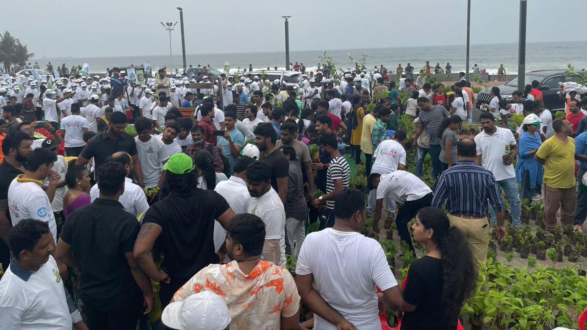 JCIVizagYUVA's tweet photo. Sapling Distribution and Plantation at 6 AM on the occasion of World Environment🌿 Day. https://t.co/JSEX8vhq8p
