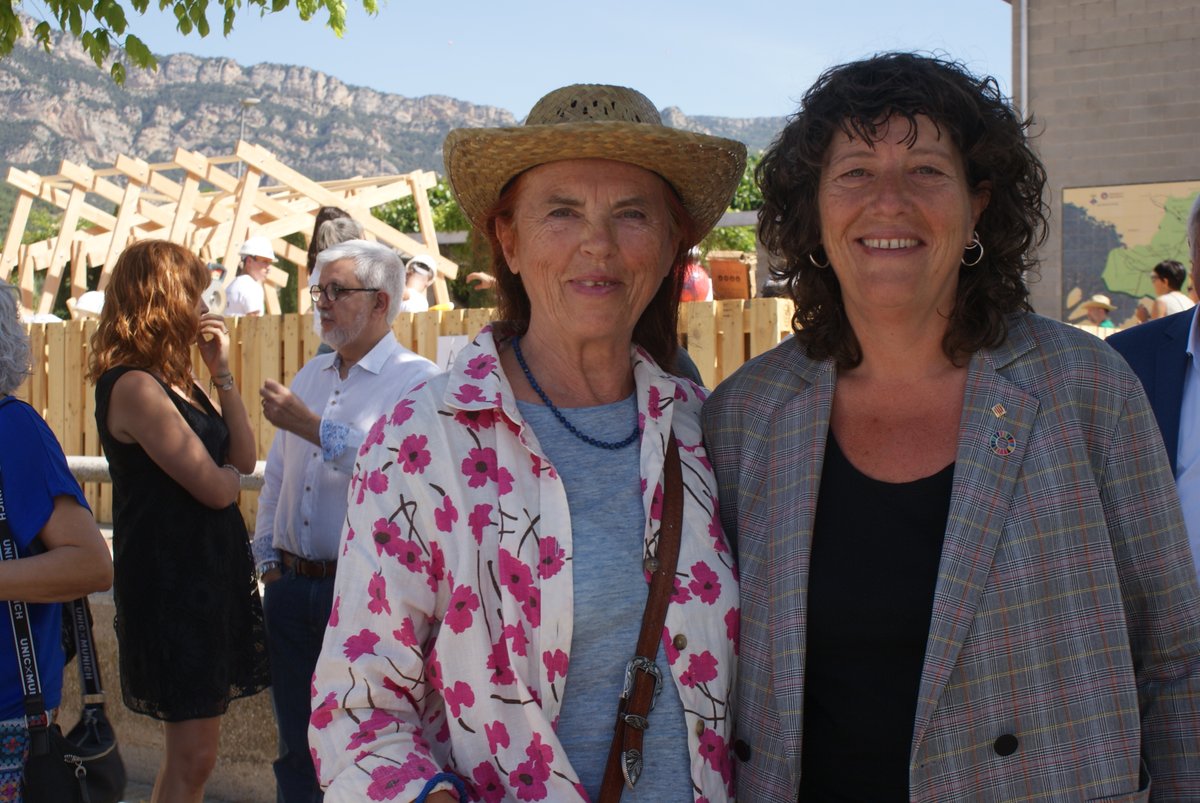Petra Jebens-Zirkel se reencontró un año más con la consellera de <a href="/accioclimatica/">Assemblea d'acció climàtica</a>  <a href="/TeresaJorda/">Teresa Jordà</a> quien mostró su interés por la formación del IEB.