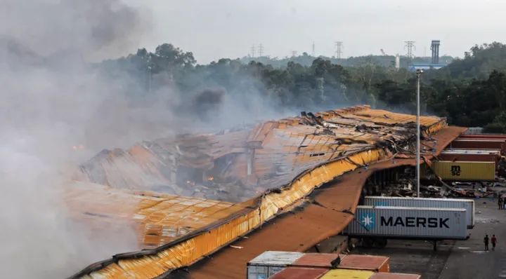 TayebaAtia's tweet photo. A massive fire has swept through an inland container depot in southeastern Bangladesh, killing at least 49 people and injuring more than 300 — in pictures https://t.co/pij2pFFb4w
@AJEnglish https://t.co/lVtN8HWWuJ