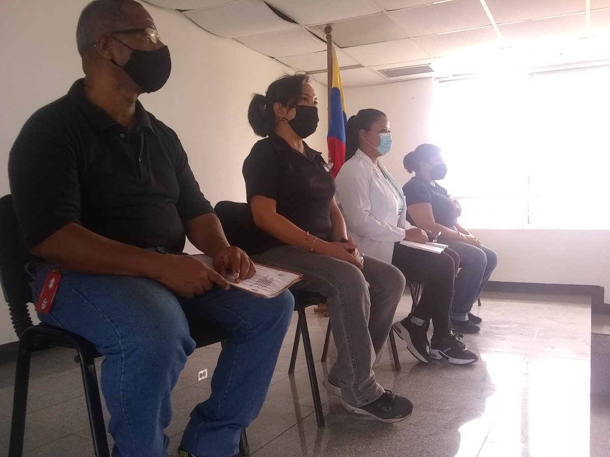 HFMSIVSS's tweet photo. #05Jun | Bajo el marco del 1x10 emanado por nuestro presidente @NicolasMaduro elegimos de manera popular a nuestro inspector de la salud para trabajar en unión perfecta y garantizar bienestar social. 

@MagaGutierrezV @ivssoficial @MinSaludVE https://t.co/g0thFEBDAO