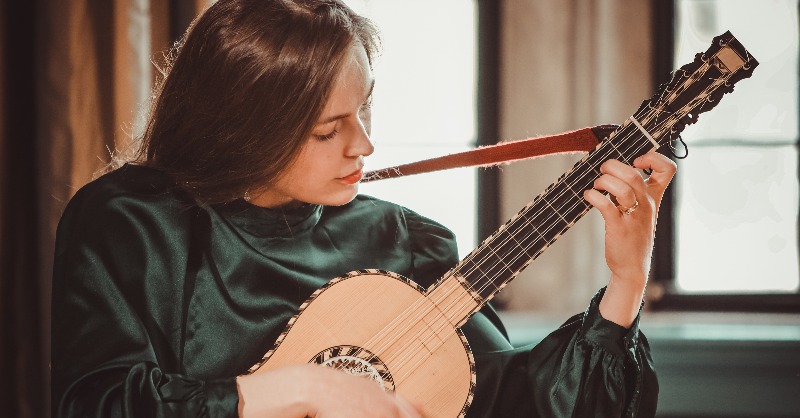 VacheBaroque's tweet photo. Enjoy a performance of Francesca Caccini's Ch'amor sia nudo, part of our #VBShowcase: Women of the Barque series!
@AngelaHicksSop is accompanied by @KristiinaWatt - a perfect pairing for this intimate vocal piece!
π₯ Video and Audio by Ben Tomlin #VBF #womencomposers #vbf2022