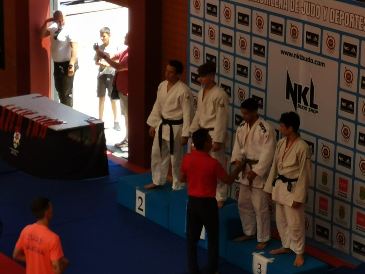 ClubDepBalder's tweet photo. Estamos que nos salimos. Campeonato de Madrid judo suelo, Hugo Tarjuelo bronce! y nuestro campeón Hugo Carrero oro!. Enhorabuena a nuestros judokas de @ClubDepBalder 
@ColegioBalder 
@Rozasdeporte https://t.co/0kpYVBpFV3