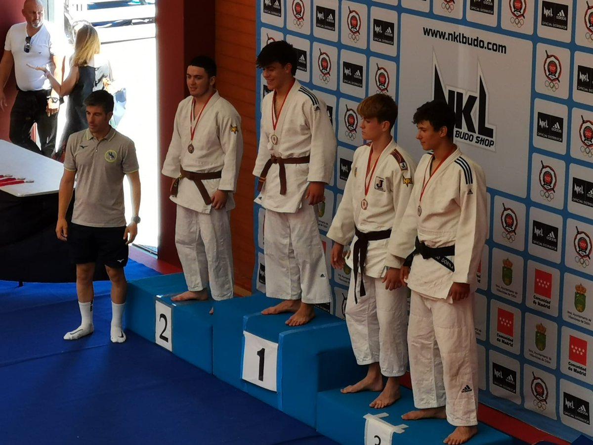 ClubDepBalder's tweet photo. Estamos que nos salimos. Campeonato de Madrid judo suelo, Hugo Tarjuelo bronce! y nuestro campeón Hugo Carrero oro!. Enhorabuena a nuestros judokas de @ClubDepBalder 
@ColegioBalder 
@Rozasdeporte https://t.co/0kpYVBpFV3