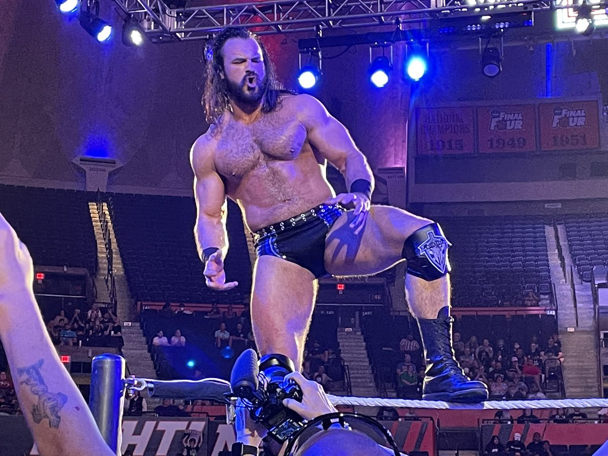 SimplyAwsome85's tweet photo. #WWEChampaign #DrewDay #veeriscoming https://t.co/cHKzuEh99P