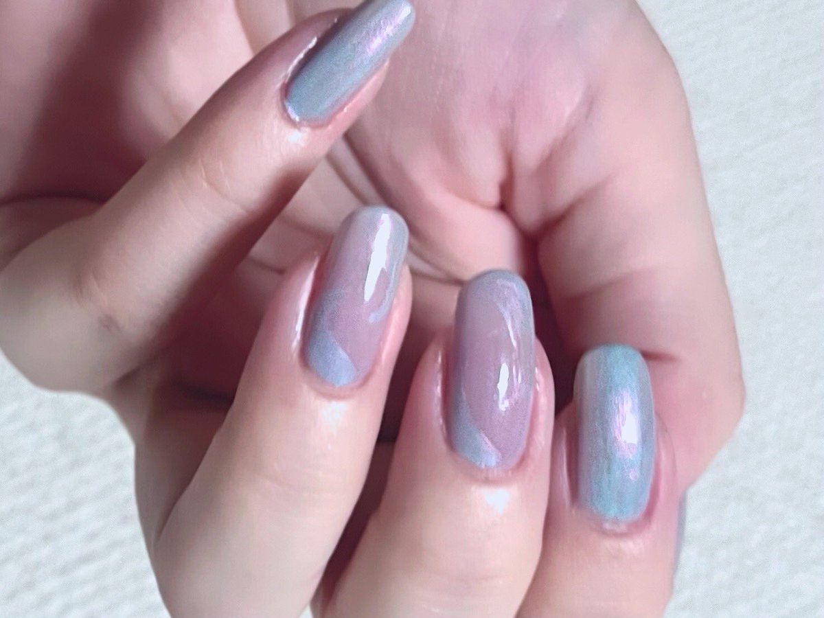_723can's tweet photo. ネイルエス 
hydrangea
blue moon

noiro
lagoon soda

梅雨めいてきたので紫陽花カラーと陽にあたってきらめく雨だれのイメージ。lagoon soda、hydrangeaともblue moonとも親和性よくて楽しい。いろいろ試してみたくなるカラーです。

#今日のネイル
#セルフネイル https://t.co/oEywcgw7GX