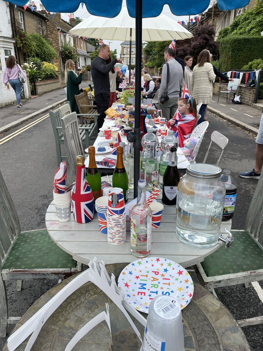 BarbieRa's tweet photo. Street Party time! Weather holding so far! So good to catch up with neighbours old and new - wonderful community. Thanks to @LBRUT and #RichmondJubilee for the grant support! https://t.co/BbEApauiYn