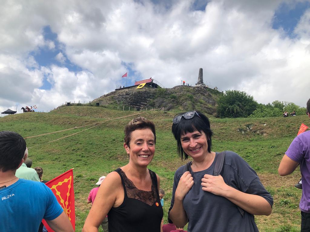 Laura_Aznal's tweet photo. "Gaztelu beltza bihurtu zen gorri. Aberriagatik erori eta jeiki"

Gaur Amaiurren Nafar Estatua berreskuratzeko bidean.
Amaiur, Betiko Argia

Burujabetza Askatasuna da.
#Amaiuraldia 🇲🇰 https://t.co/yUVMC4ZlRD