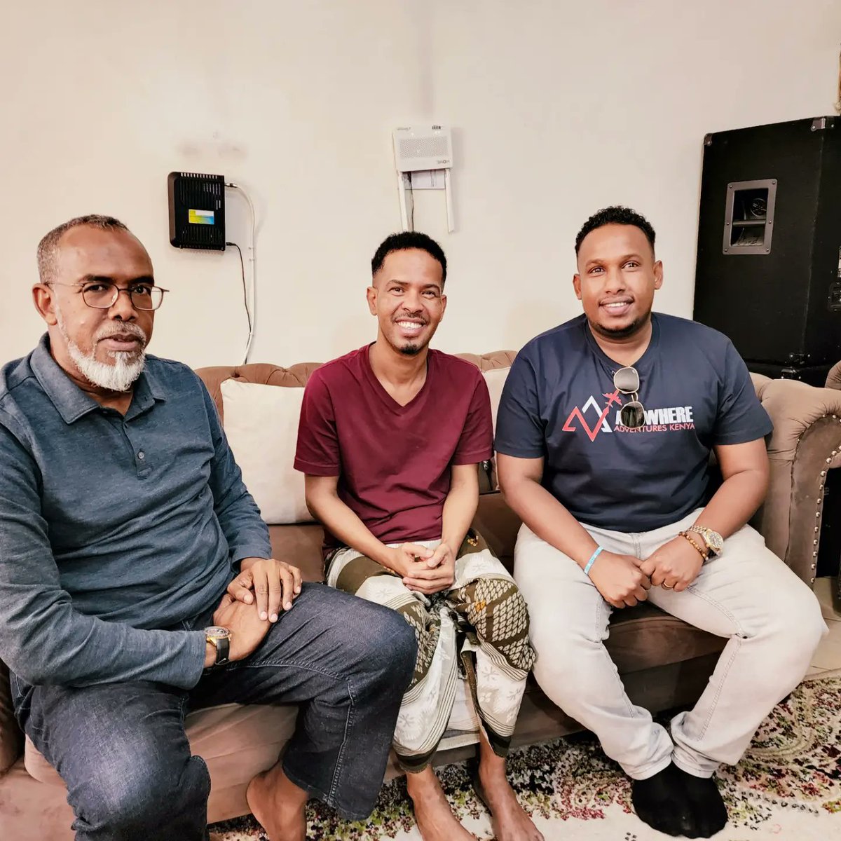 AmbAmerico's tweet photo. Waxaan gurigiisa ku soo booqanay walaalkeen Idle Abdullahi Nune(Idle Yare) oo maalmahaan xanuunsanaa: aniga , Hassan Omar Baffo iyo Mohamed Abdullahi . Allaha caafiyo walaalkeen. Walaalayaal u soo duceeya. Insha’Allah cisbitaal dibedda ayaa lagu soo daawayn doonaa. #Somalia https://t.co/szEr7rYXSf