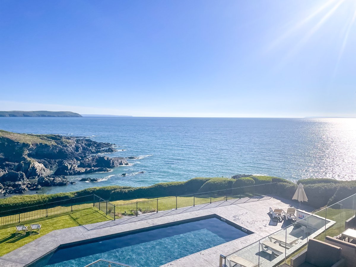 Escape to the sea! #seaescape #devoncoast #combesgatebeach #woolacombe #outdoorpool #britainsfinest #condenastjohanses