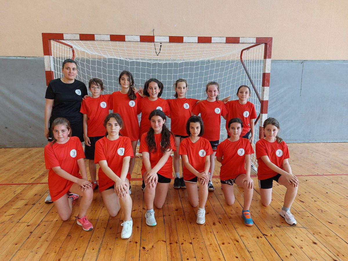 INTERPROVINCIAL FEMENINO 🏆🤾‍♀️

➡️ Las niñas de #Burgos disfrutaban de su primera experiencia interprovincial.

👏 Genial trabajo de Susana

#handballwomen
#balonmanomujercyl