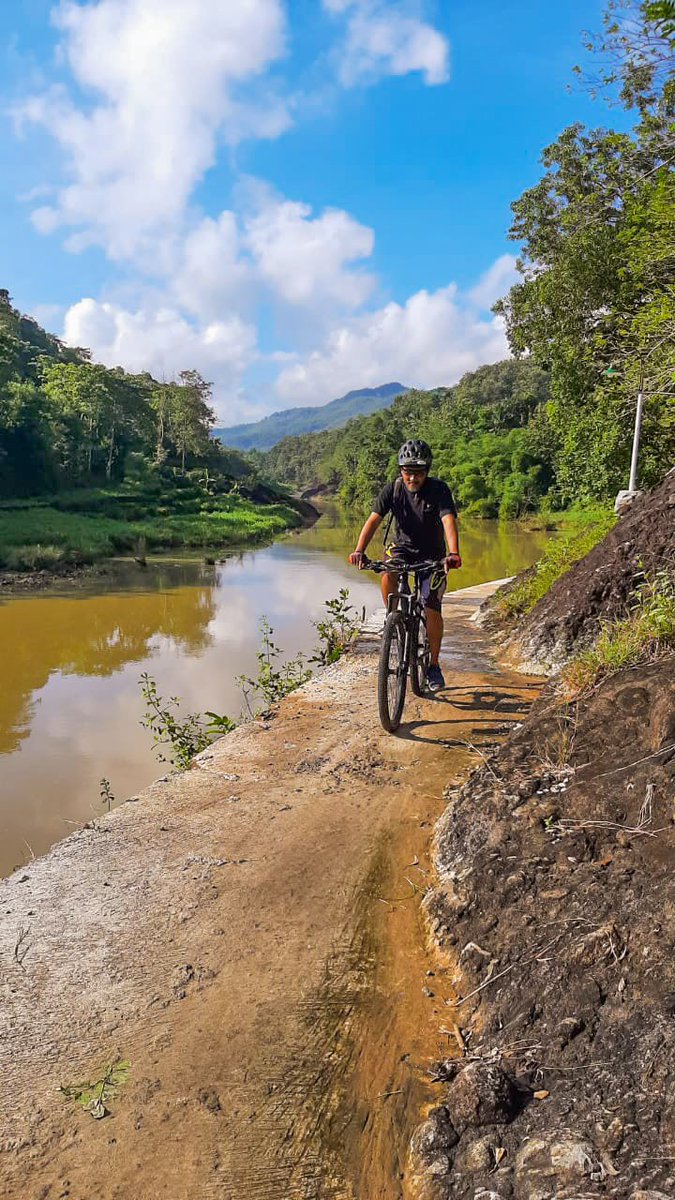 wO_oles's tweet photo. Senggol nyemplung https://t.co/JgQzfxqYY4