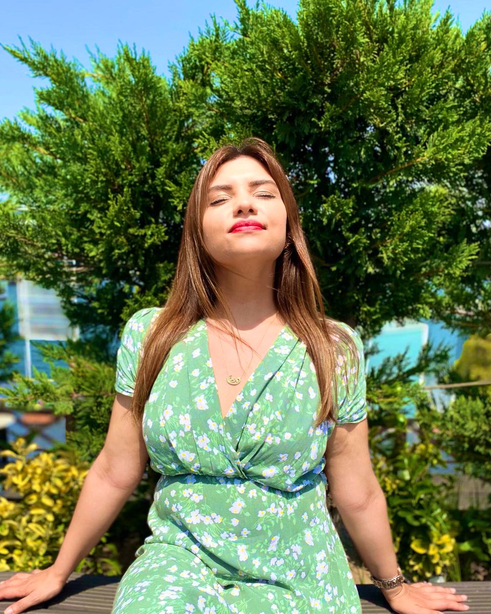 Sun bath. 💚👒🤸🏽‍♀️🍀