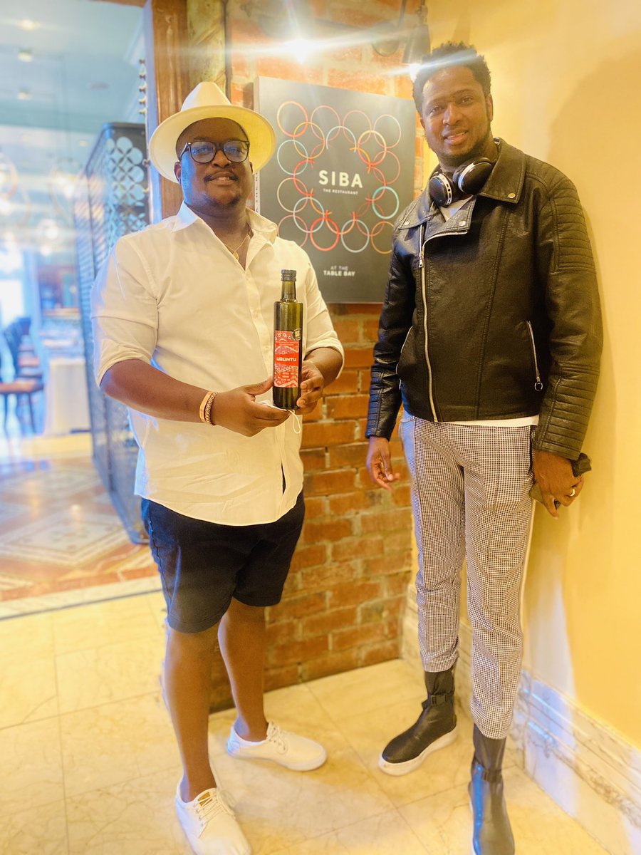 LoyisoManga1's tweet photo. Lovely meeting Siba and Brian Mtongana at her restaurant in Table Bay Hotel! Introduced her to South Africa’s favourite Extra Virgin Olive Oil and she loves it. Her restuarant is a must visit, top tier stuff this. Siba Mtongana is black excellence 💯

#ubuntuevoo #sibamtongana https://t.co/QMv804tyQo