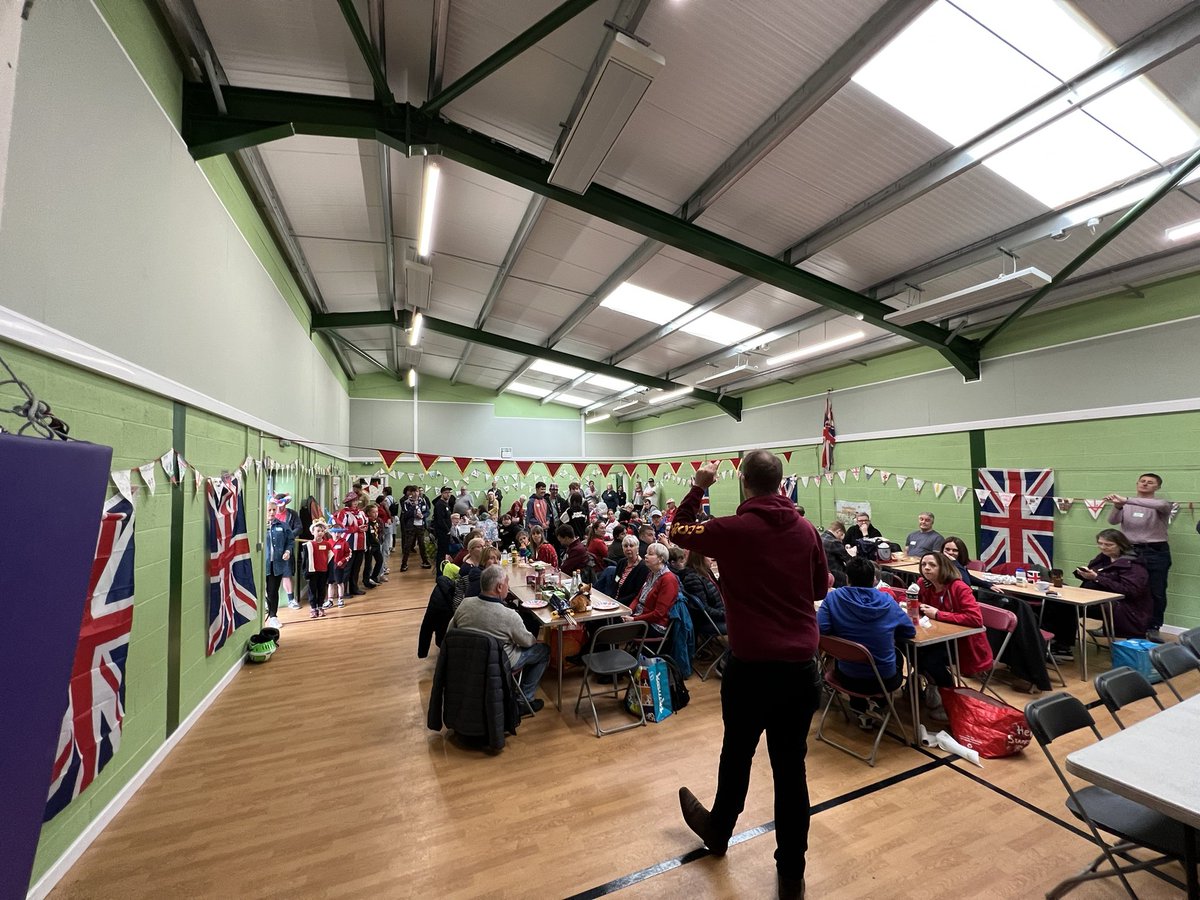 11thnuneaton's tweet photo. It’s great to have everyone back together to celebrate the Queen’s Platinum Jubilee at our Big Jubilee Lunch #Jubilee #PlatinumJubileeCelebration #BigJubileeLunch https://t.co/GEzQ55Yyem