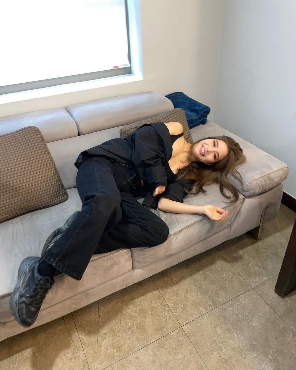 solarkeem_bot's tweet photo. [📸] 2022.06.05

마타하리 대기실🖤

🔗https://t.co/MPhQkzSGQ8

#솔라 #SOLAR
@RBW_MAMAMOO https://t.co/FxqQP45Jdf
