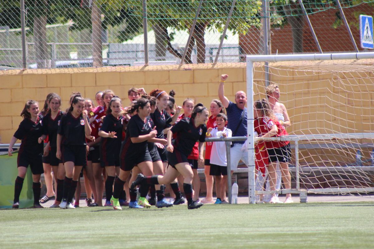 ffrm_es's tweet photo. 🥈 𝗙𝗔𝗦𝗘 𝗣𝗟𝗔𝗧𝗔 𝗦𝟭𝟳 | 𝗦𝗘𝗠𝗜𝗙𝗜𝗡𝗔𝗟𝗜𝗦𝗧𝗔𝗦

🙋🏼‍♀️ ¡Tenemos semifinalistas de la #FasePlata del Nacional femenino Sub-17!

🔰 @RFAF
🔰 @FFIB_oficial 
🔰 @FFCM_es 
🔰 @fedfutnavarra

¡Felicidades! ⚽ #CampeonasSub17RFEF https://t.co/Oquryyulqh
