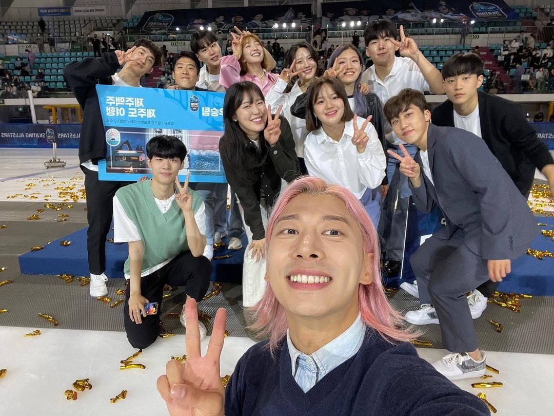 alang_ing's tweet photo. 220605 꽉 인스타 #김아랑 

다덜 수고 많아뜹니당 🤤💙 https://t.co/DL2IVlsW3b