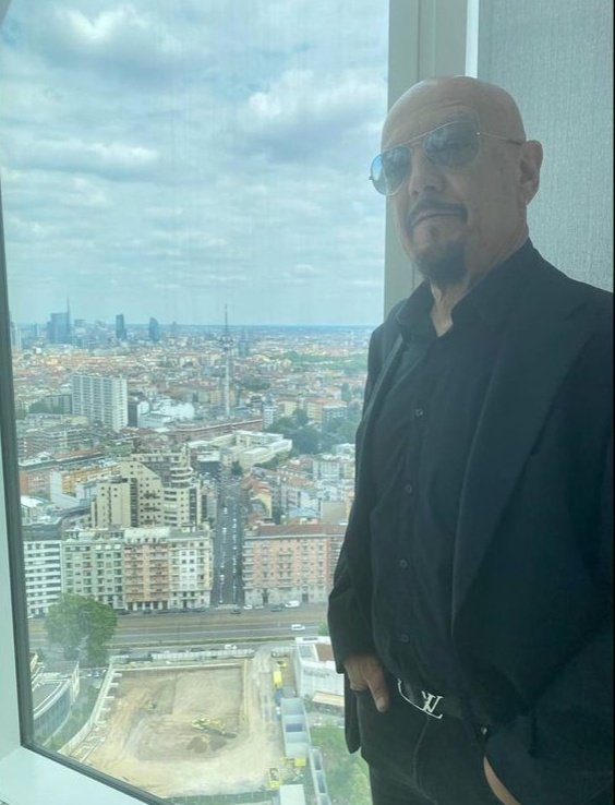 SanremoSummer24's tweet photo. Un artista che ha scritto pezzi unici nel suo repertorio che hanno segnato record intramontabili
Il suo ultimo album #LaRivoluzione ha sfornato 11 perle tra cui 3 singoli:
Quello omonimo al Cd e poi #LaFineDelMondo e #ParteDiMe 
Aspettando il prox:
Auguri 🎂
#BuonCompleannoEnrico https://t.co/V9YBXxs0Ak