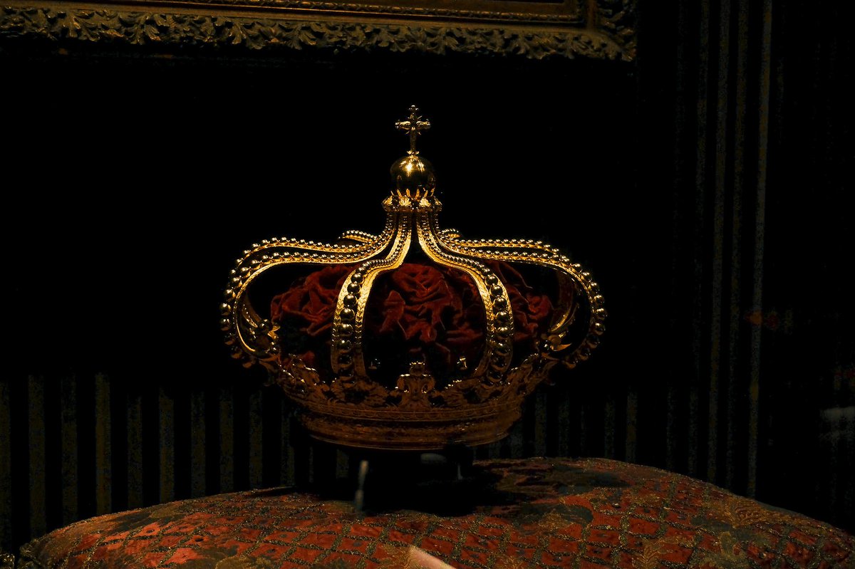 NVPORTUGAL's tweet photo. #Culture : Le trésor de la Couronne Royale du Portugal 🇵🇹, habituellement protéger par l'un des plus grands coffre fort du monde, est désormais exposé au nouveau "Musée Royal du Trésor" !

Le musée et ses trésors a été inauguré par le président portugais Marcelo Rebelo lui même. https://t.co/EKsmjmkMbe