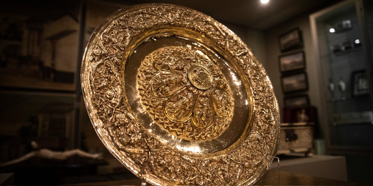 NVPORTUGAL's tweet photo. #Culture : Le trésor de la Couronne Royale du Portugal 🇵🇹, habituellement protéger par l'un des plus grands coffre fort du monde, est désormais exposé au nouveau "Musée Royal du Trésor" !

Le musée et ses trésors a été inauguré par le président portugais Marcelo Rebelo lui même. https://t.co/EKsmjmkMbe