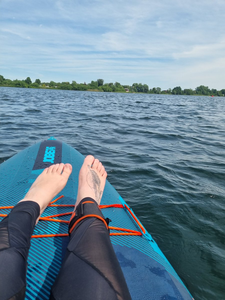 Kaddybale's tweet photo. Ge-nau! Endlich! Das erste Mal dieses Jahr. Ich bin noch ein klitzekleines bisschen wackelig aber auf dem Wasser sein, tut so gut! #suplife #jobewatersports #jobesup #Standuppaddling #happyme https://t.co/1vJqp2js7x